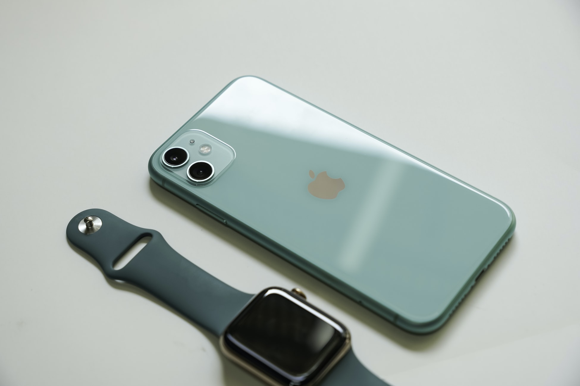 iOS14 on stock now! - news image on imei.info