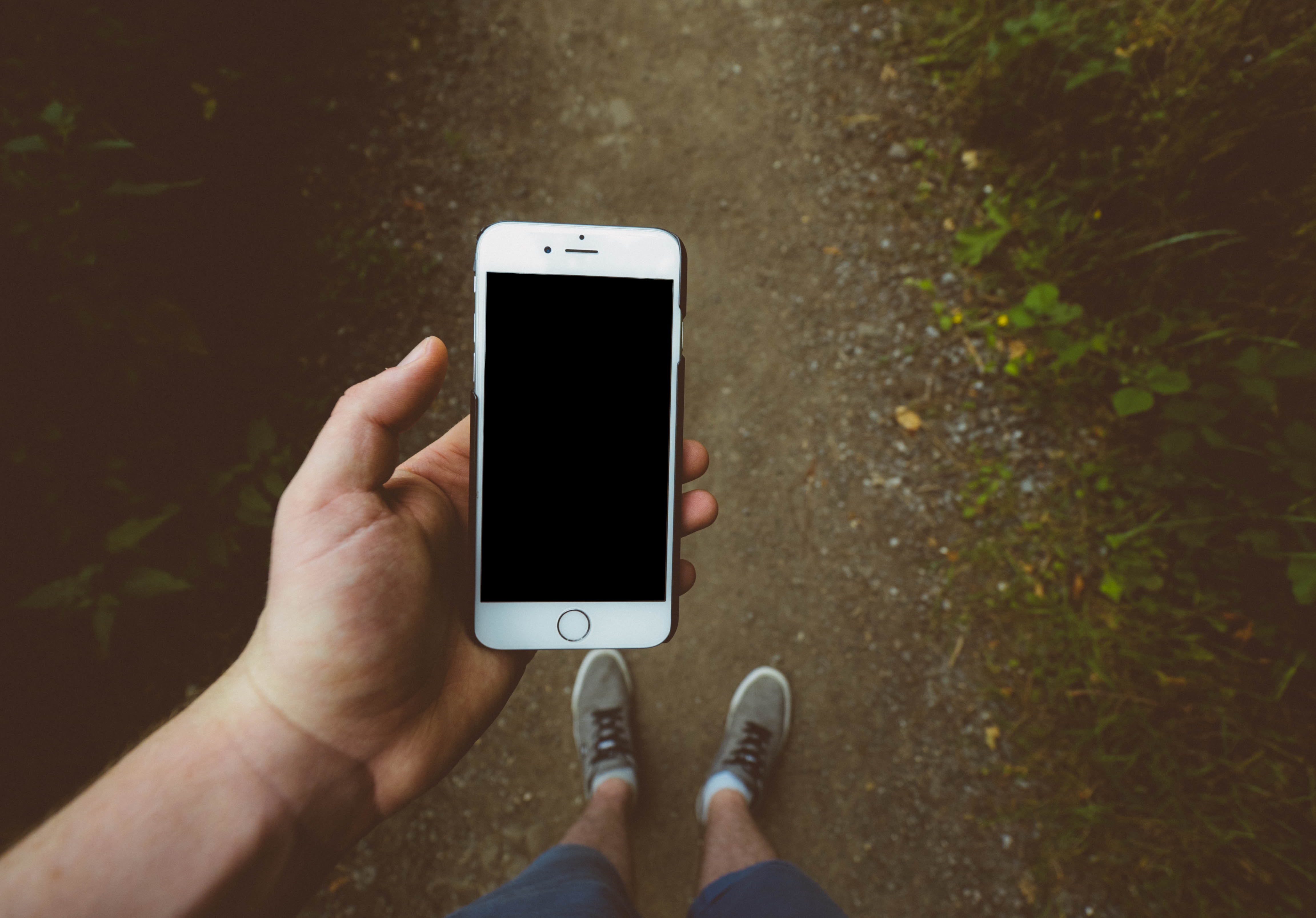 Pros And Cons Of Buying A Used Smartphone - news image on imei.info